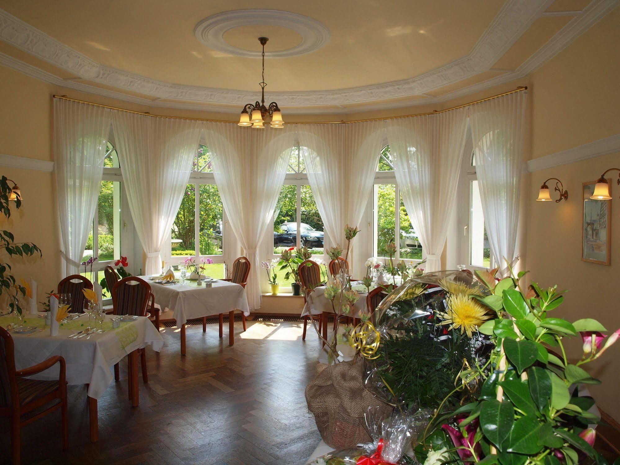 Hotel & Restaurant Bellevue Schmoelln Ngoại thất bức ảnh