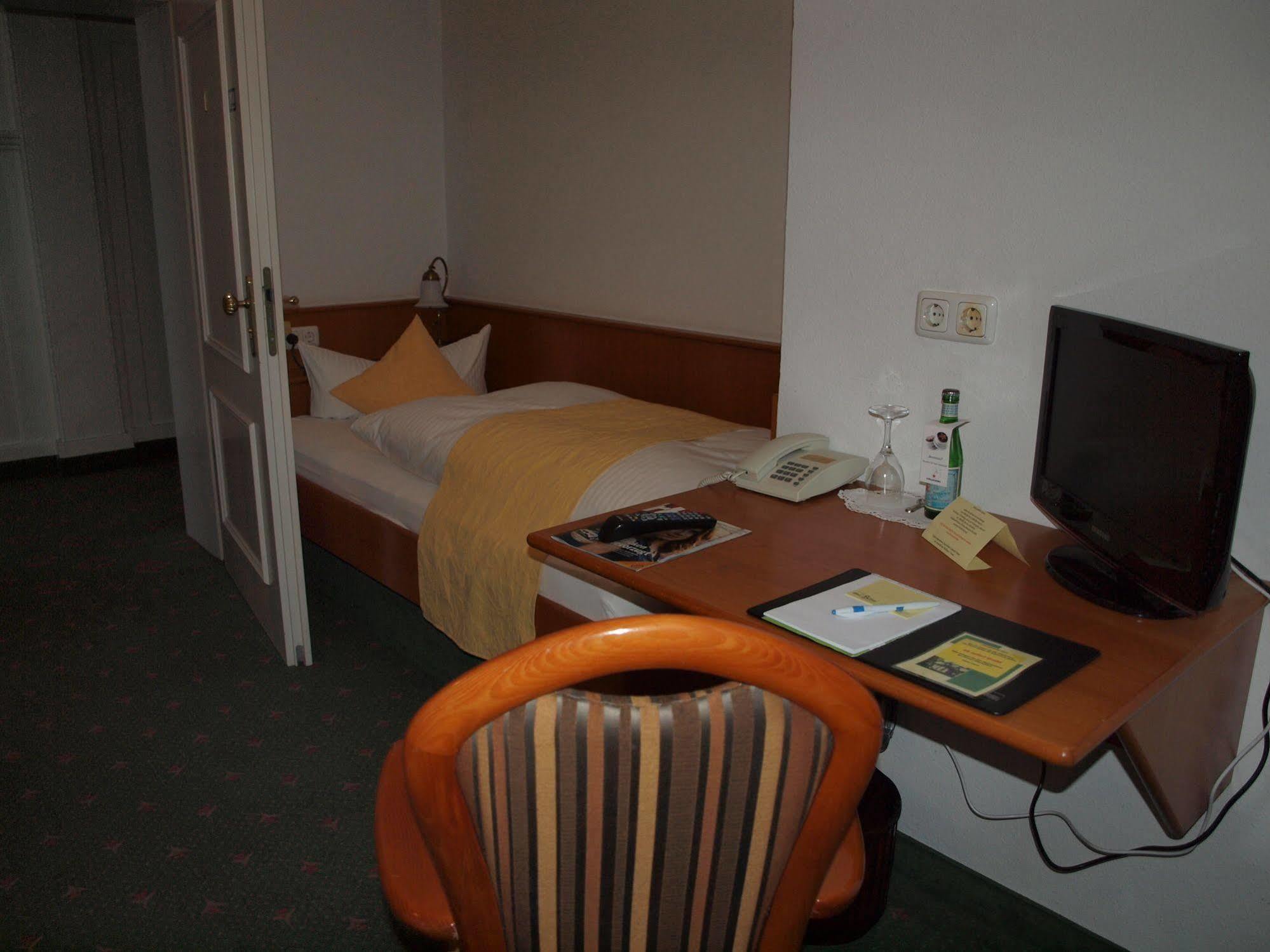Hotel & Restaurant Bellevue Schmoelln Ngoại thất bức ảnh